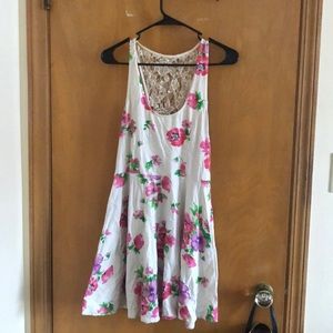 White Floral Dress Perfect for Spring/Summer